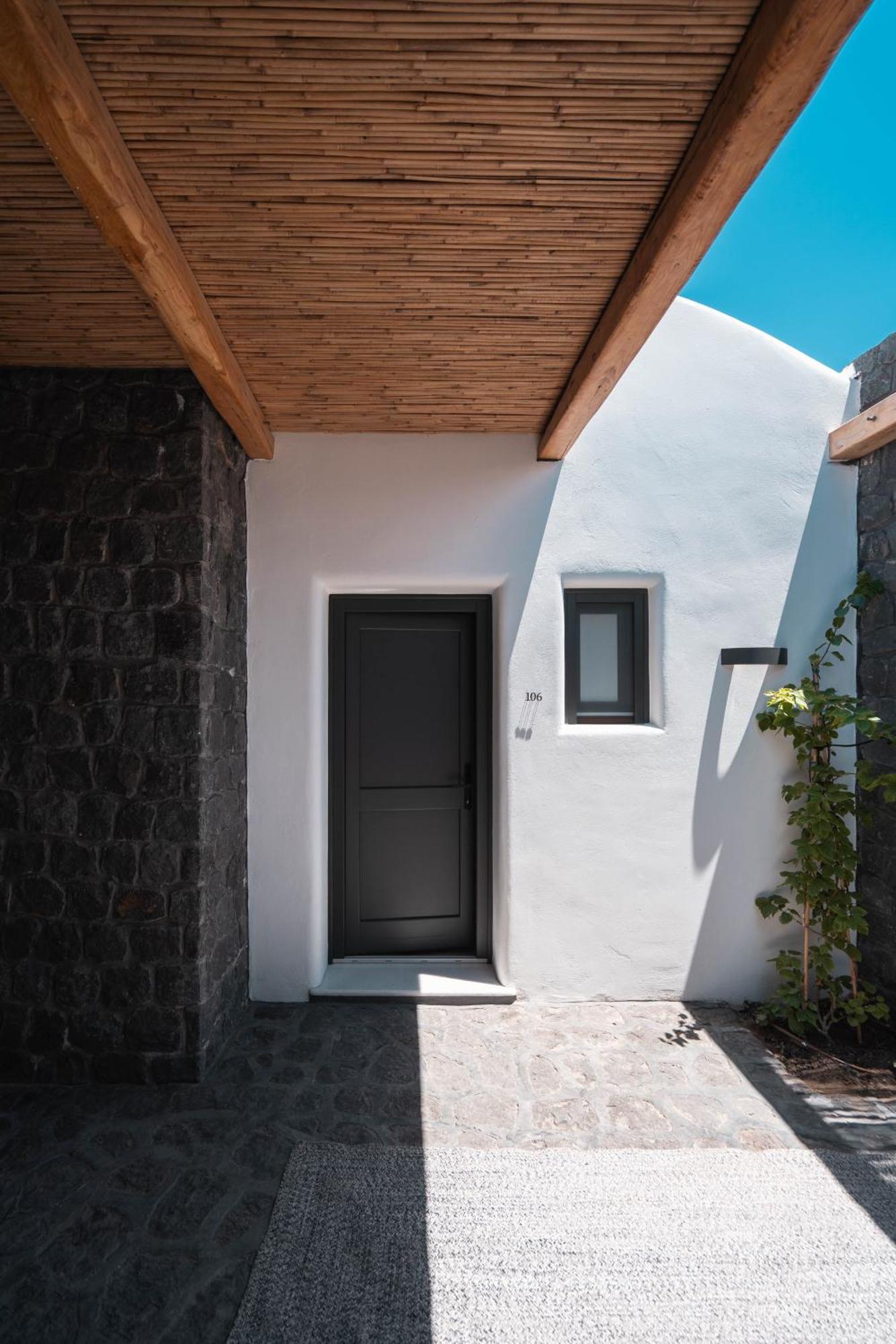 Nero Suites By Nomee Hospitality Group Imerovigli  Exterior foto