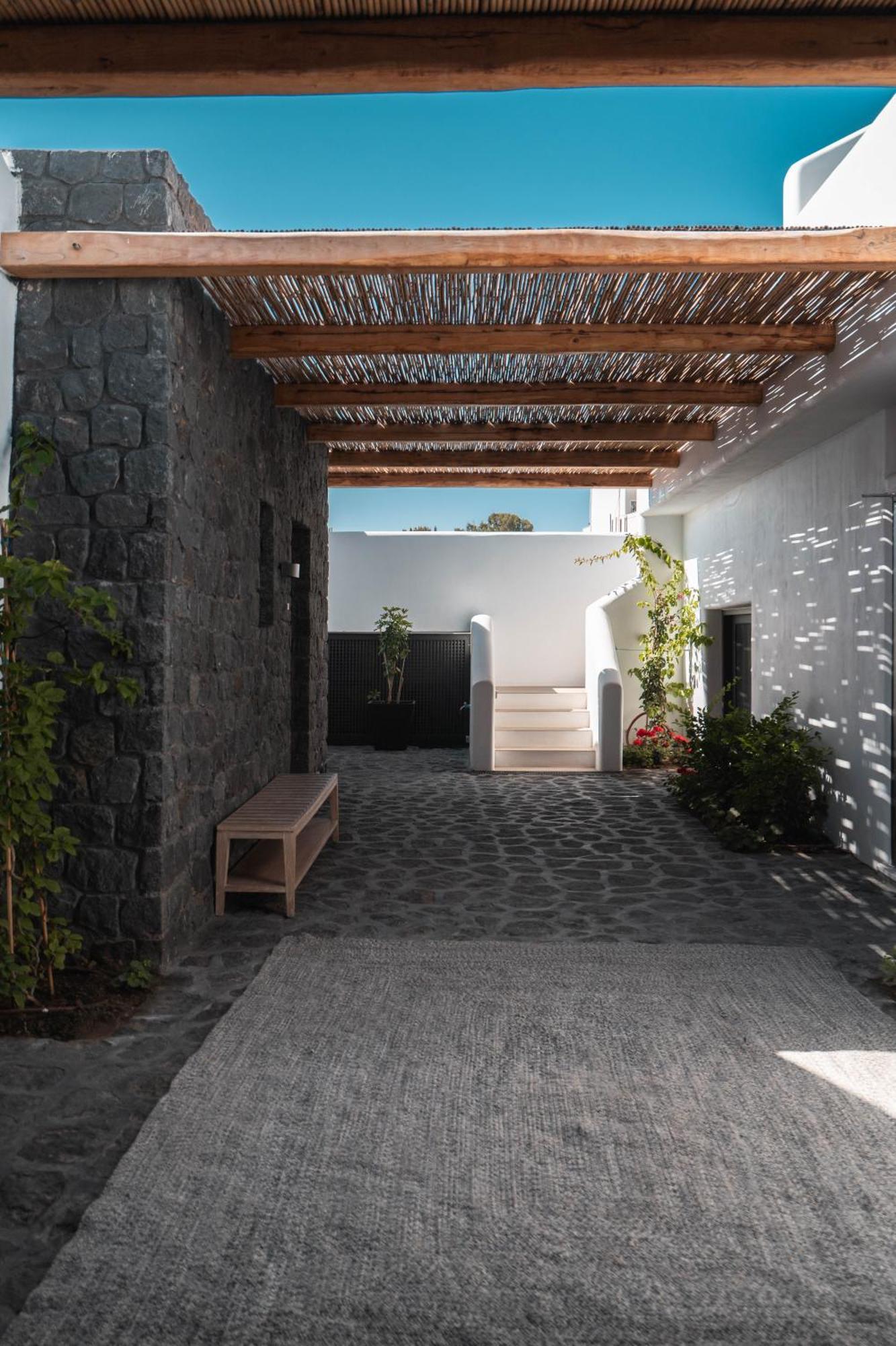 Nero Suites By Nomee Hospitality Group Imerovigli  Exterior foto
